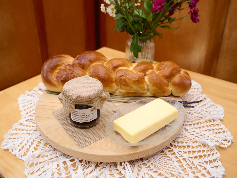 Berggasthof Untergrenchenberg - Brunch Zopf